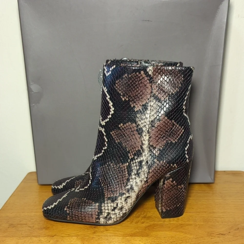 Vince Camuto Multicolor Snake Print Ankle Boots Box Included Women's Size 8.5